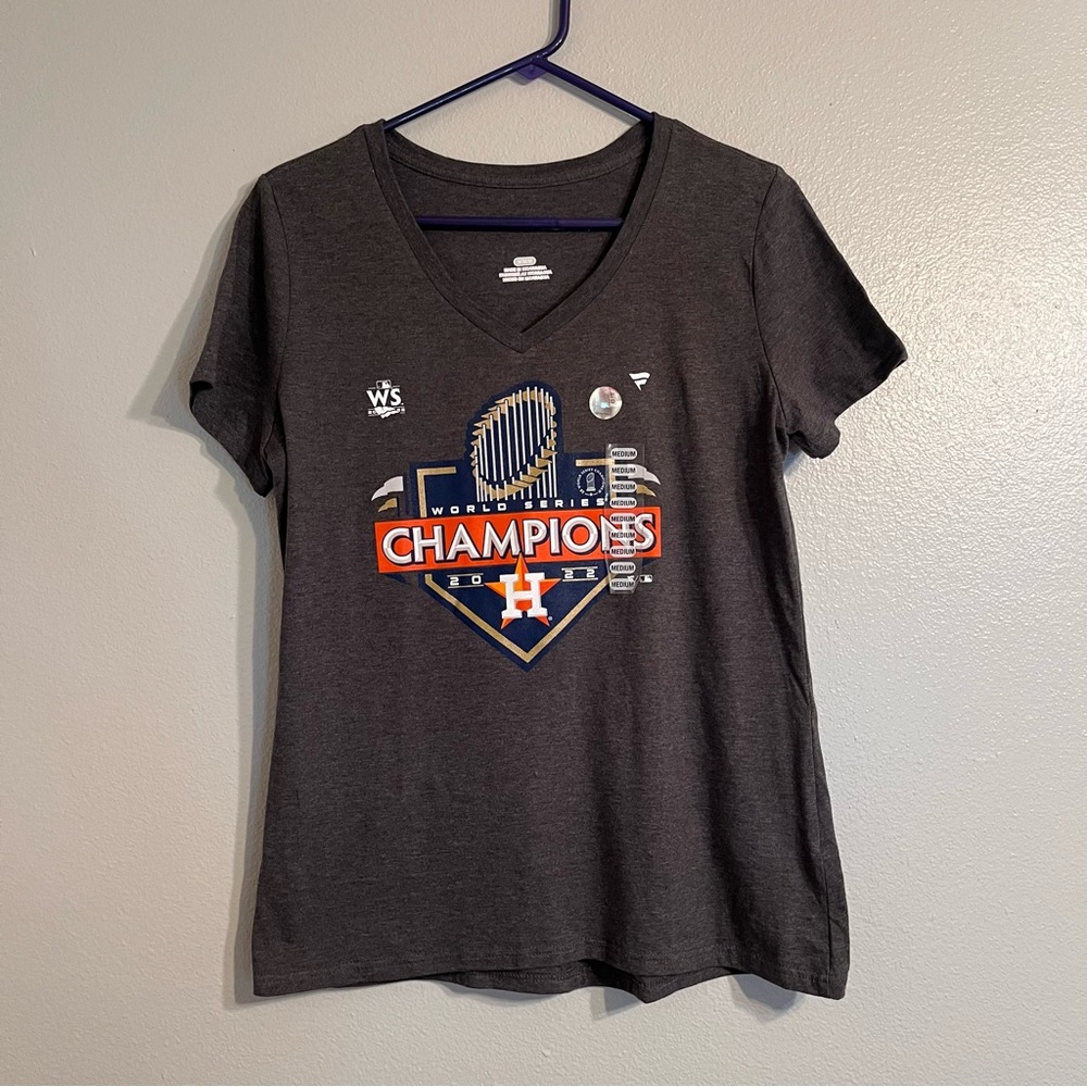 Houston Astros Fanatics Womens 2022 World Series‎ Champions V-Neck Medium Shirt